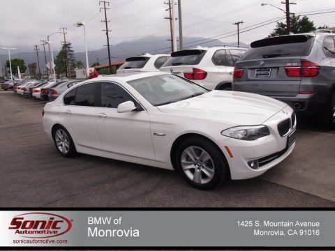 Alpine White BMW 5 Series 528i Sedan.  Click to enlarge.