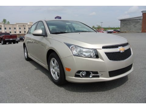Champagne Silver Metallic Chevrolet Cruze LT/RS.  Click to enlarge.