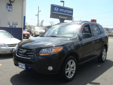 Phantom Black Metallic Hyundai Santa Fe SE.  Click to enlarge.