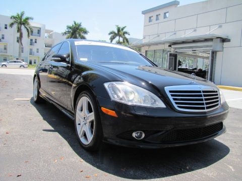 Black Mercedes-Benz S 550 Sedan.  Click to enlarge.