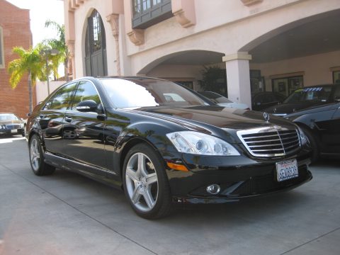 Black Mercedes-Benz S 550 Sedan.  Click to enlarge.