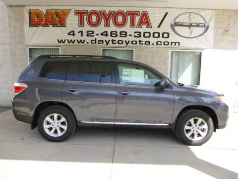 Magnetic Gray Metallic Toyota Highlander V6 4WD.  Click to enlarge.