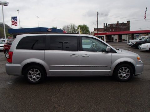 Bright Silver Metallic Chrysler Town & Country Touring.  Click to enlarge.