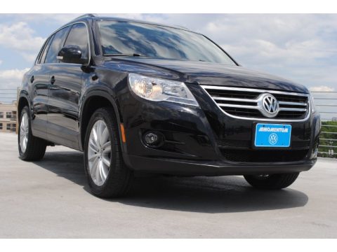 Deep Black Metallic Volkswagen Tiguan SE.  Click to enlarge.