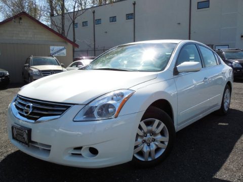 Winter Frost White Nissan Altima 2.5 S.  Click to enlarge.