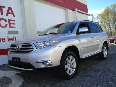 Classic Silver Metallic Toyota Highlander V6 4WD.  Click to enlarge.