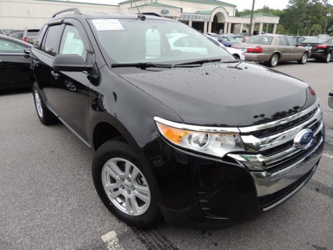 Tuxedo Black Metallic Ford Edge SE.  Click to enlarge.