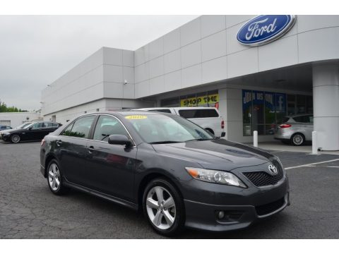Magnetic Gray Metallic Toyota Camry SE.  Click to enlarge.