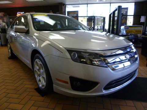 Brilliant Silver Metallic Ford Fusion SE.  Click to enlarge.
