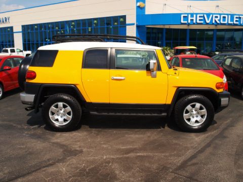 Sun Fusion Toyota FJ Cruiser 4WD.  Click to enlarge.