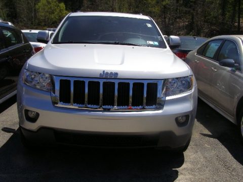 Bright Silver Metallic Jeep Grand Cherokee Laredo 4x4.  Click to enlarge.