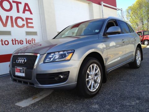 Quartz Grey Metallic Audi Q5 2.0T quattro.  Click to enlarge.