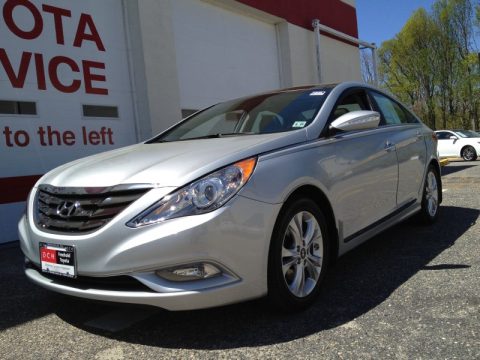 Radiant Silver Hyundai Sonata SE.  Click to enlarge.