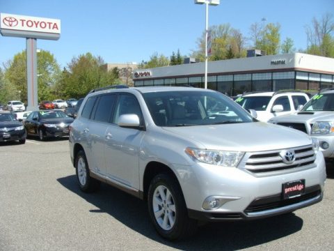 Classic Silver Metallic Toyota Highlander V6 4WD.  Click to enlarge.
