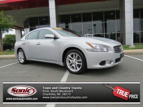 Radiant Silver Metallic Nissan Maxima 3.5 SV.  Click to enlarge.
