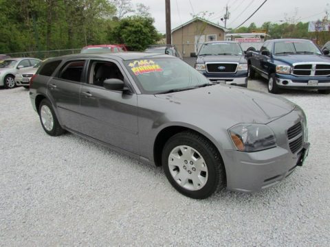 Mineral Gray Metallic Dodge Magnum SE.  Click to enlarge.