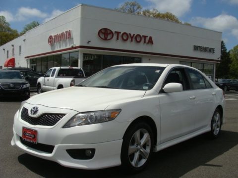 Super White Toyota Camry SE.  Click to enlarge.