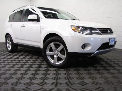 Diamond White Pearl Mitsubishi Outlander XLS 4WD.  Click to enlarge.
