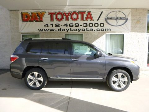 Magnetic Gray Metallic Toyota Highlander Limited 4WD.  Click to enlarge.