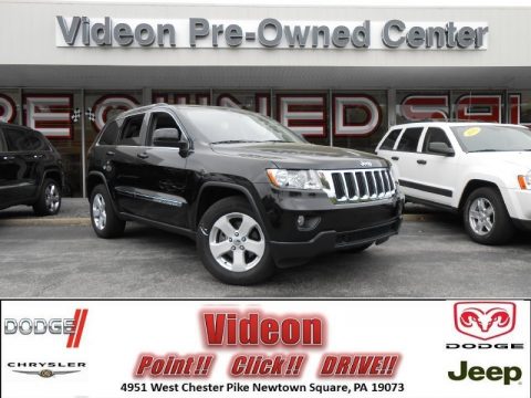 Brilliant Black Crystal Pearl Jeep Grand Cherokee Laredo X Package 4x4.  Click to enlarge.