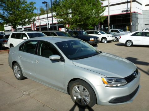 Reflex Silver Metallic Volkswagen Jetta SE Sedan.  Click to enlarge.