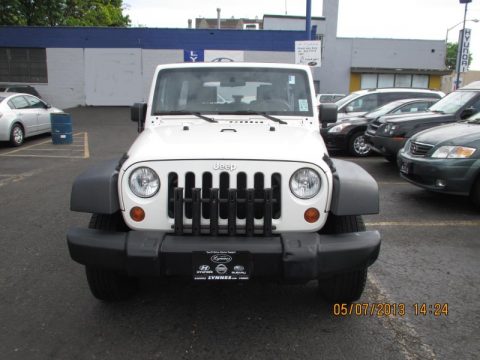 Stone White Jeep Wrangler Unlimited X 4x4.  Click to enlarge.