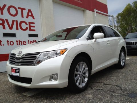 Blizzard White Pearl Toyota Venza AWD.  Click to enlarge.