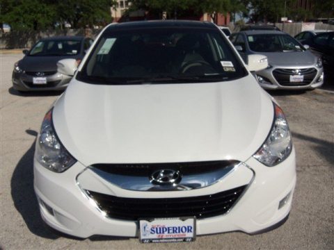 Cotton White Hyundai Tucson GLS.  Click to enlarge.