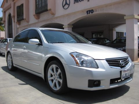 Radiant Silver Metallic Nissan Maxima 3.5 SE.  Click to enlarge.