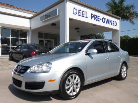 Reflex Silver Metallic Volkswagen Jetta SE Sedan.  Click to enlarge.