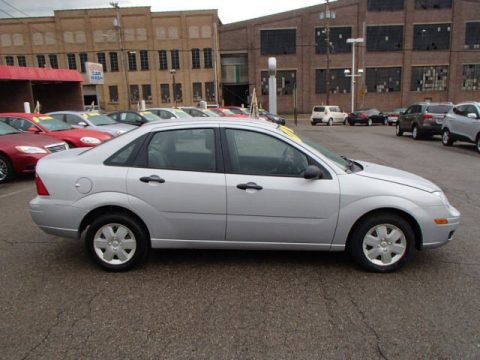 CD Silver Metallic Ford Focus ZX4 SE Sedan.  Click to enlarge.