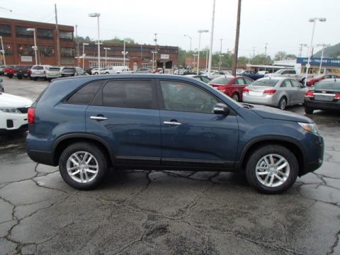 Wave Blue Kia Sorento LX.  Click to enlarge.