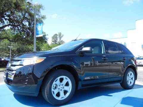 Tuxedo Black Metallic Ford Edge SE EcoBoost.  Click to enlarge.