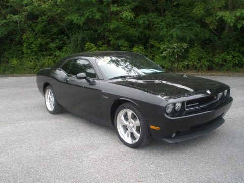 Brilliant Black Crystal Pearl Dodge Challenger R/T.  Click to enlarge.