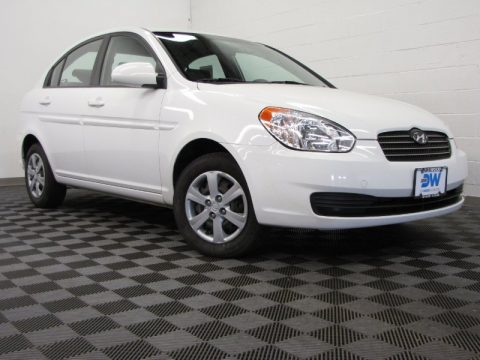 Nordic White Hyundai Accent GLS 4 Door.  Click to enlarge.