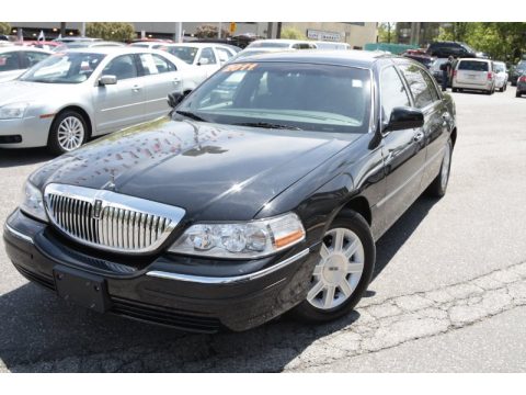 Black Lincoln Town Car Executive L.  Click to enlarge.