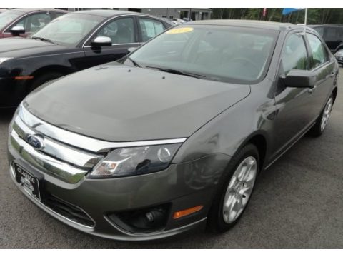 Sterling Grey Metallic Ford Fusion SE.  Click to enlarge.