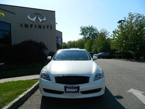 Moonlight White Infiniti G 37 x AWD Coupe.  Click to enlarge.