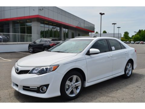 Super White Toyota Camry SE.  Click to enlarge.