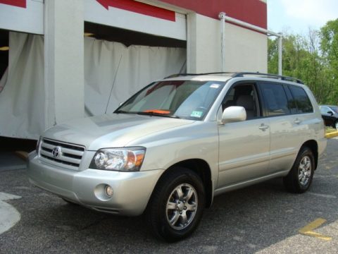 Millenium Silver Metallic Toyota Highlander V6 4WD. Click to enlarge. Millenium Silver Metallic Toyota Highlander V6 4WD. Click to enlarge.