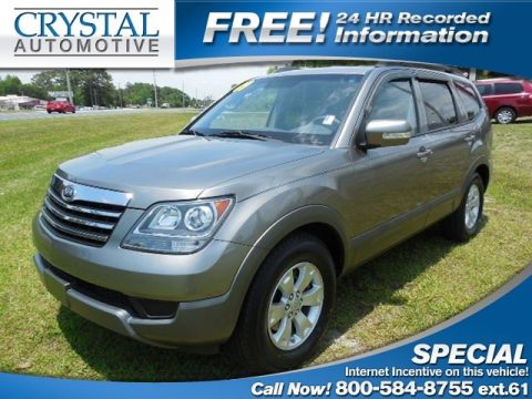 Titanium Silver Kia Borrego LX V6.  Click to enlarge.