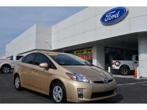 Sandy Beach Metallic Toyota Prius Hybrid II.  Click to enlarge.