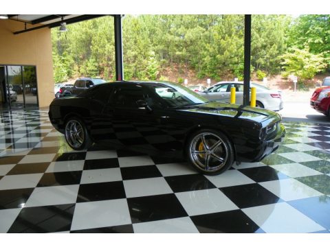 Brilliant Black Crystal Pearl Dodge Challenger SRT8.  Click to enlarge.