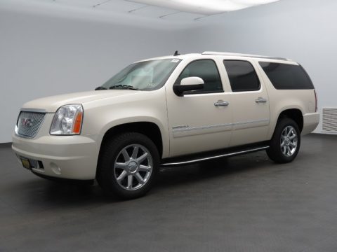 White Diamond Tricoat GMC Yukon XL Denali AWD.  Click to enlarge.