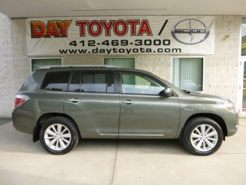 Cypress Green Pearl Toyota Highlander Hybrid Limited 4WD.  Click to enlarge.