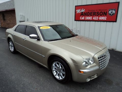 Linen Gold Metallic Chrysler 300 C HEMI.  Click to enlarge.