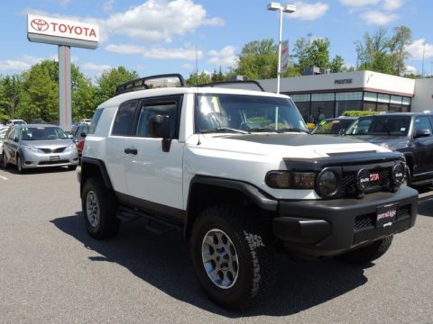 Iceberg White Toyota FJ Cruiser 4WD.  Click to enlarge.