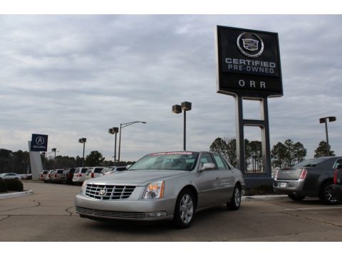 Light Platinum Metallic Cadillac DTS .  Click to enlarge.