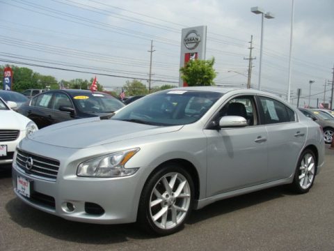 Radiant Silver Metallic Nissan Maxima 3.5 S.  Click to enlarge.