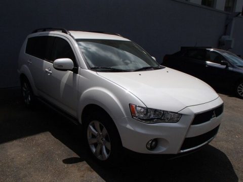 Diamond White Pearl Mitsubishi Outlander XLS 4WD.  Click to enlarge.
